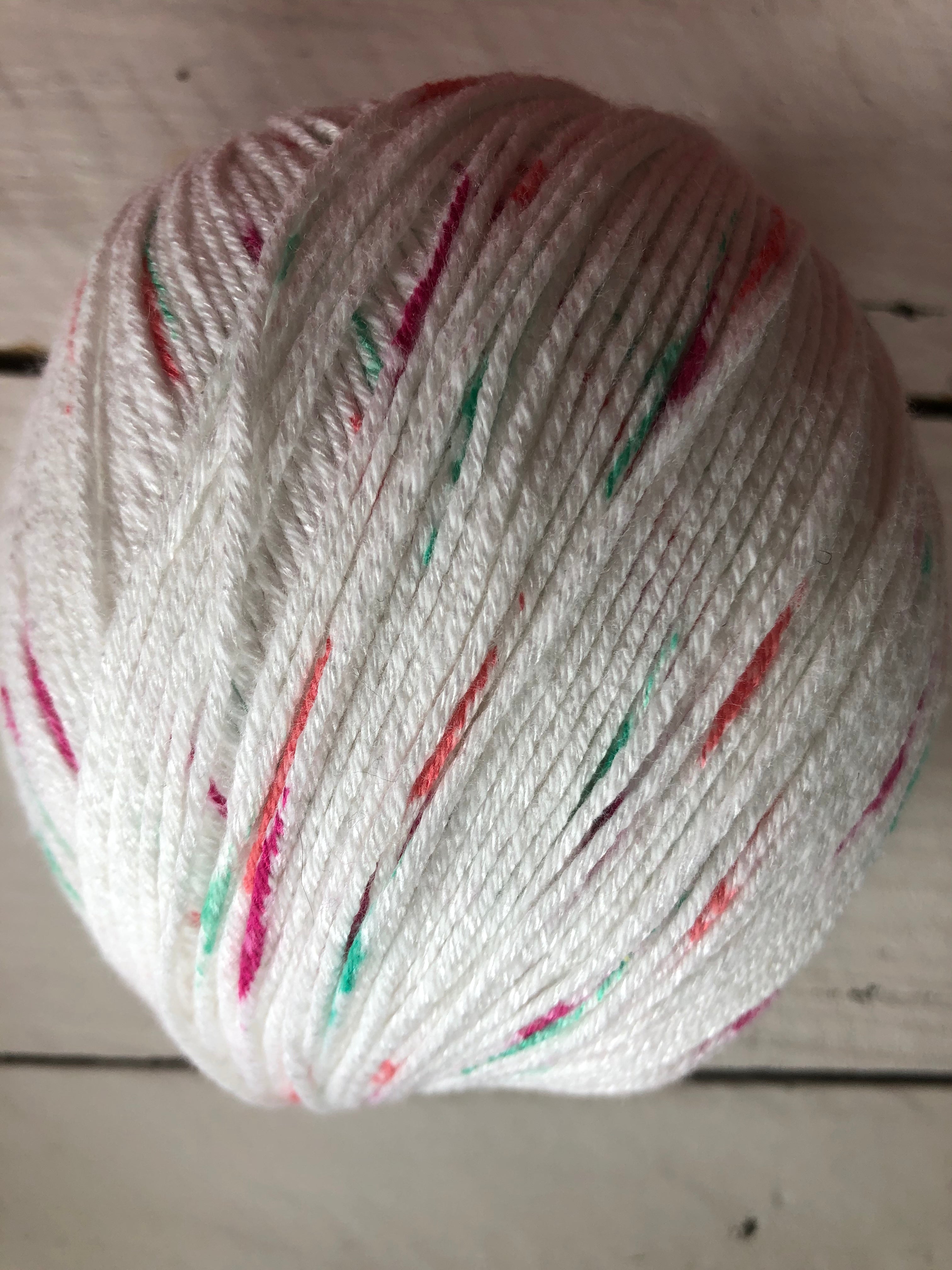 Bamboo Pop, Watermelon Dots, Universal Yarns, Cotton and Bamboo Yarn, FREE shipping on orders $100 and over, BUY IN CANADA!